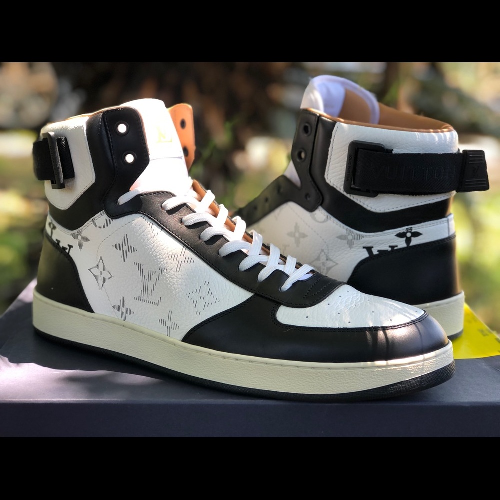 Louis Vuitton “Rivoli”. Size 9.